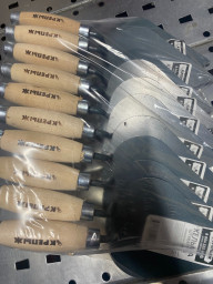 Кельма плиточника (сердце) пор.покраска, УСИЛЕННАЯ дерюручка, метал.колпачрк 320*140мм КРЕПЫЖ